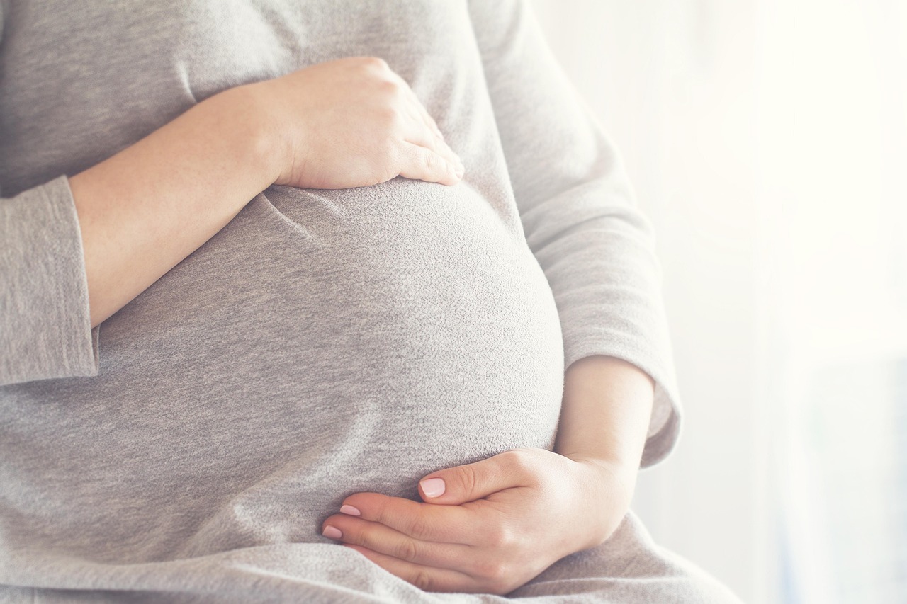 Grossesse et nausées : Comment la naturopathie peut vous aider à traverser le premier trimestre sereinement